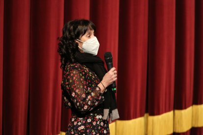 María Jesús Recio se colocó la mascarilla pese a la distancia con el público para recordar que aún hay que seguir guardando las medidas de seguridad.