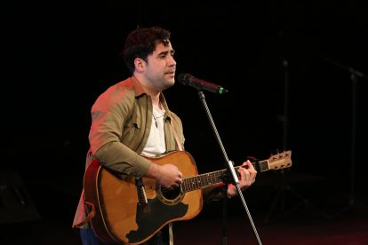Juanfra Dimas puso la voz y el acompañamiento de su guitarra.
