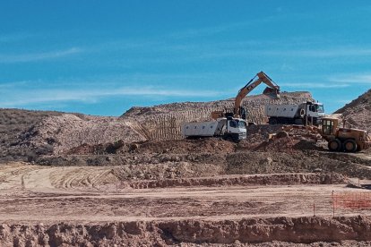En el tramo Níjar-Río Andarax así está el viaducto Rambla de la Sepultura.
