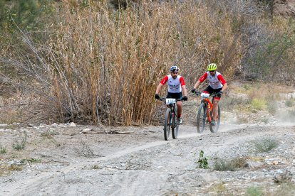 Participantes por parejas.