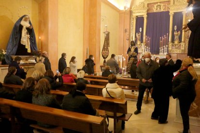 El Señor de Medinaceli recibió a sus devotos en la capilla del Sagrario de la Catedral.
