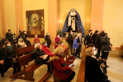 En un lateral de la capilla estaba la Virgen de la Mercedl, titular de la cofradía del Prendimiento.