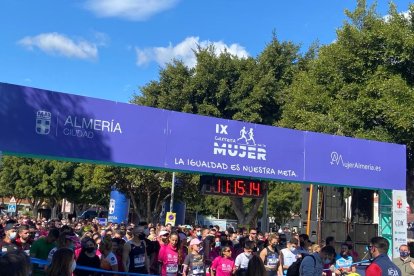 Todo el mundo en la línea de salida esperando para comenzar.