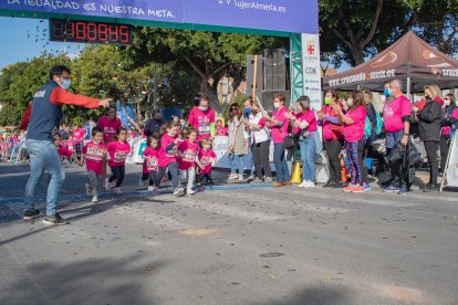 Los niños y las niñas que han corrido en la carrera infantil.