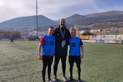 Sergio Montoya Samper con dos colegiados.