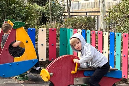 Los pequeños disfrutan ajenos, por su inocencia, a la difícil situación que viven los ucranianos.