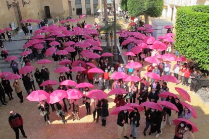 Vera vive el 8M con una gran concentración en la Plaza Mayor.