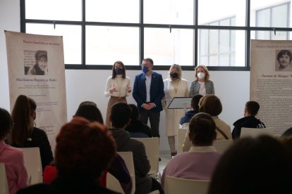 La Biblioteca Municipal de Berja acoge hasta final de mes la exposición ‘Mujeres Españolas en las Letras’.