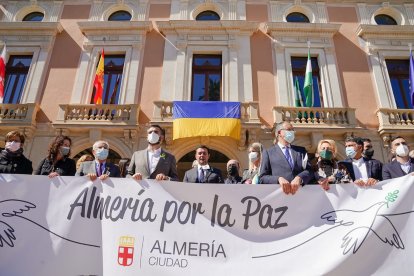 Representantes políticos en la concentración de la Plaza Vieja.