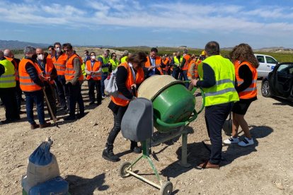 Los participantes en la jornada reivindicativa han visitado luego las obras.
