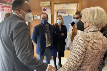 A la izquierda, el delegado de Igualdad, Rafael Pasamontes.