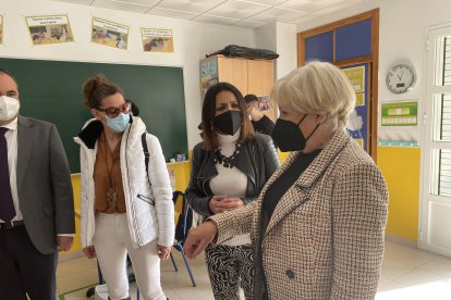 A la derecha, la presidenta de Asalsido.