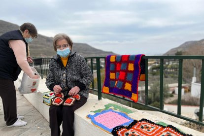 María muestra sus paños.