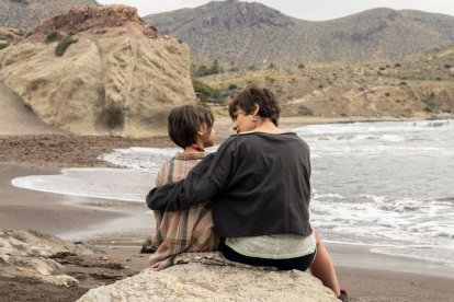 Adriana Ugarte y Cosette Silguero, en la Isleta del Moro.