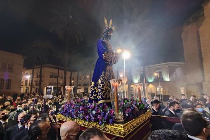 El Cautivo, entrando en la Catedral.