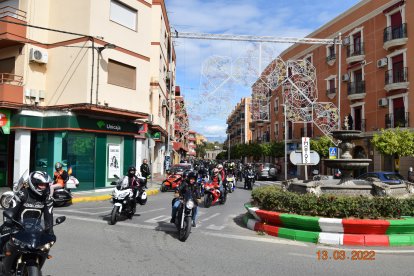 Las motos en una vía principal de Benahadux.