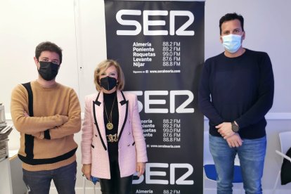 Miguel Jorge Belmonte junto a la directora del centro, Clara Castaño y el periodista Guillermo Mirón en una entrevista en Cadena SER Levante