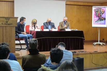 La mesa de ponencias de las jornadas del IES El Palmeral