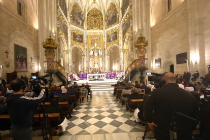 La Catedral se llenó para celebrar el primer aniversario del nuevo obispo.