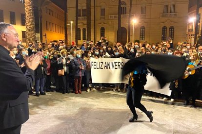 La tuna femenina de Almería actuó ante el obispo.