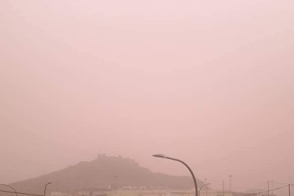 Tabernas cubierta por el polvo (Ayuntamiento de Tabernas).