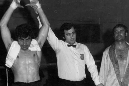 Tenía 75 años y realizó una brillante carrera como árbitro.