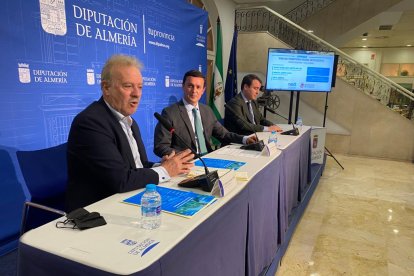 Desde la izquierda, Manuel Campo Vidal, Javier A. García y Fernando Giménez.