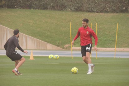 Recuperando sensaciones para debutar de rojiblanco.