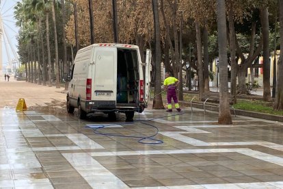 Limpieza en la Rambla.