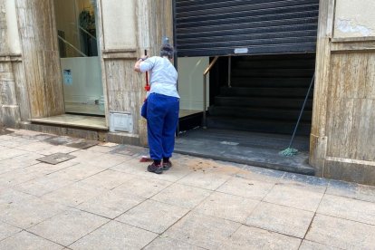 Preparando la apertura de una tienda en el Paseo.
