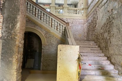 Escalinata del Ayuntamiento de Almería.
