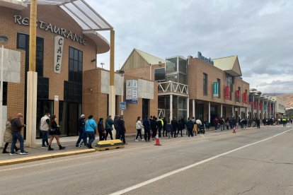 Gran expectación en la capital para visitar el buque Juan Carlos I.