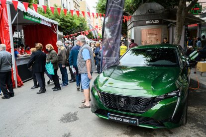 Exposición de coches también en el Paseo de Almería.
