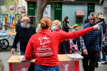 Con indumentaria para la ocasión.