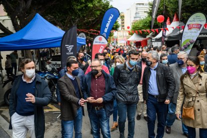 Recorriendo el Paseo de Almería.