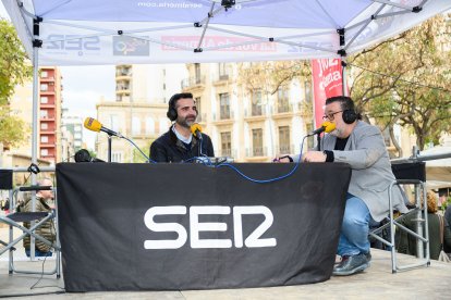 El alcalde ante los micrófonos de Cadena SER Almería.