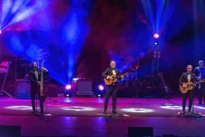 Gran puesta en escena del grupo de hermanos.