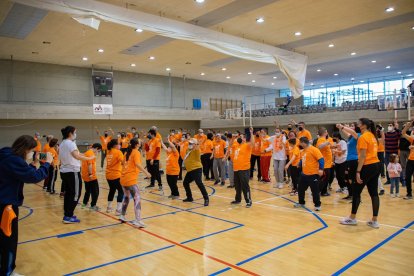 Bailando en la pista con la mejor música.