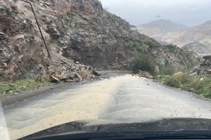 Desprendimientos en una carretera cerca de Macael (Ayuntamiento de Macael).