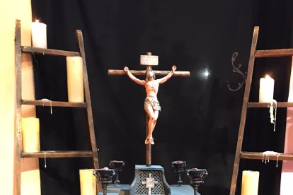 El paso procesional del Cristo del Perdón, en miniatura.