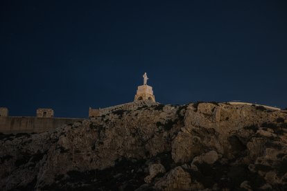 El Cerro de San Cristóbal, a oscuras por una buena causa.