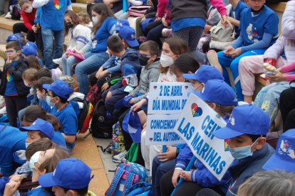 La ONU estableció el 2 de abril como Día Mundial del Autismo para que las personas que puedan padecer este trastorno sean reconocidos como miembros plenos de la sociedad.