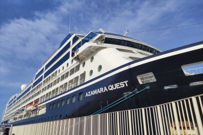 El crucero ‘Azamara Quest’ hace su primera escala en Almería.