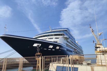 Atraca en Almería el crucero de lujo ‘Azamara Quest‘.