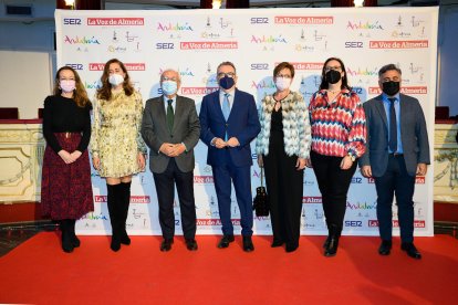 Equipo de La Voz con representantes del PSOE de Almería.