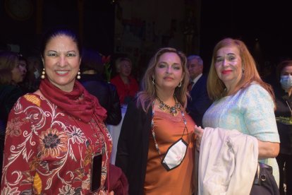 Lola MIralles, profesora de baile; la empresaria Lola Zapata y la presidenta del Colegio de Procuradores, María del Mar Alcoba.
