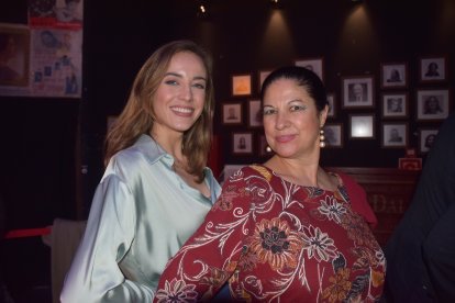 La periodista Ana Márquez y su profesora de baile, Lola Miralles.