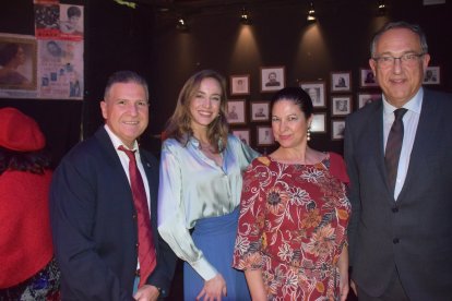Manuel Leal, directivo de ACRIA, Ana Márquez, Lola Miralles y el delegado de Turismo de la Junta de Andalucía, Vicente García Egea.