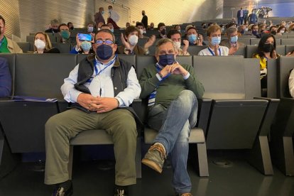 Ángel Escobar, vicepresidente de Diputación, a la derecha de la foto.