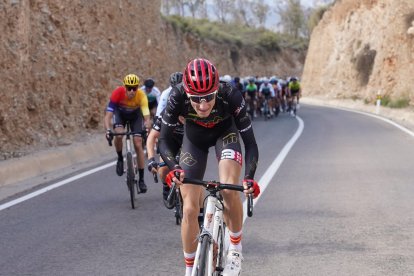 La cabeza del pelotón estira el grupo.